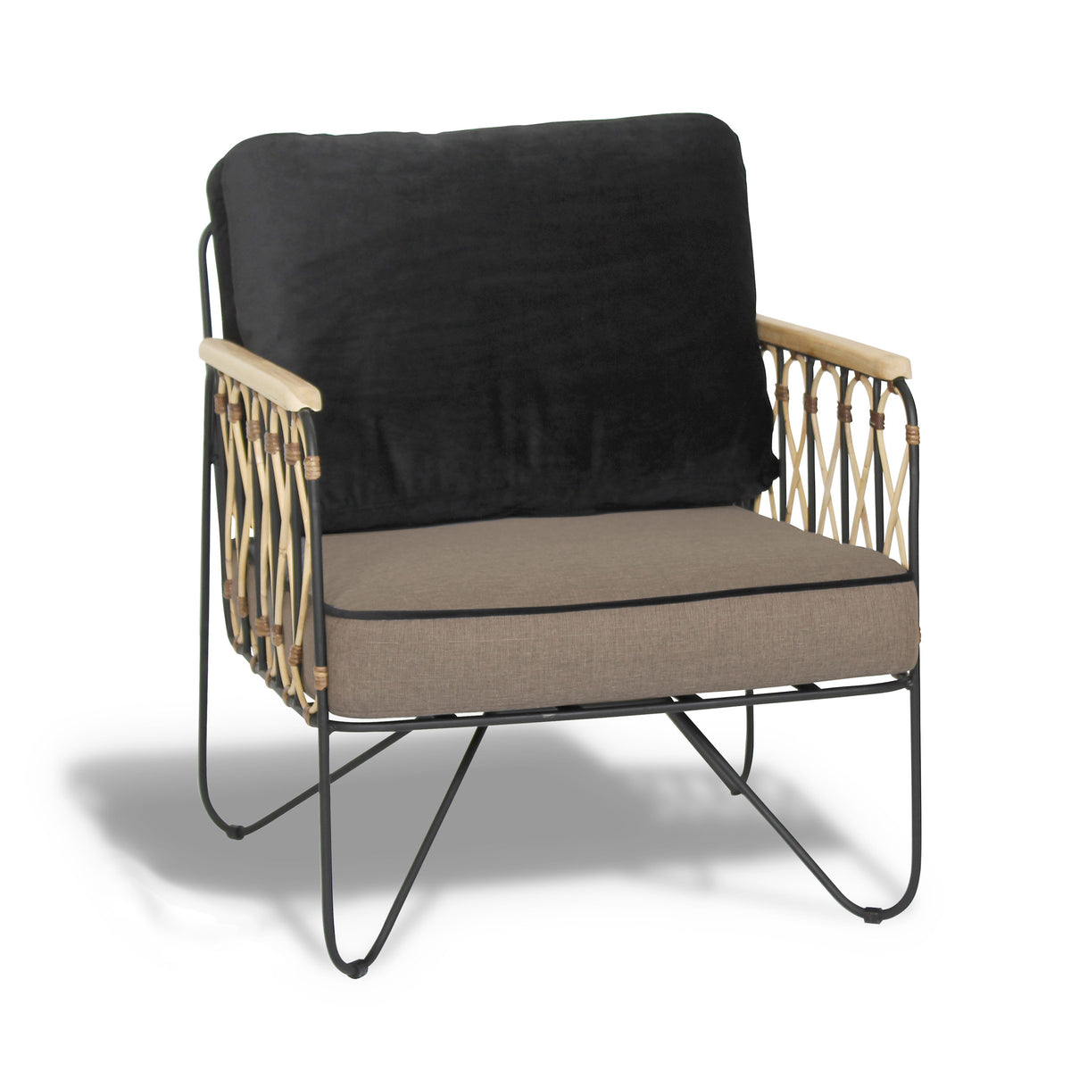Fauteuil lounge aspect rotin avec structure en métal thermolaqué noir